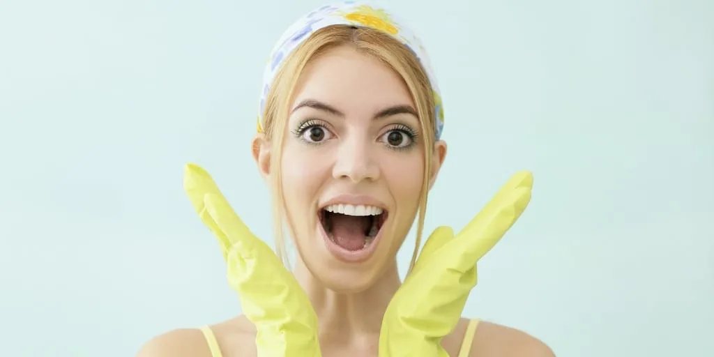 woman with handkerchief on, and yellow gloves, exclaiming