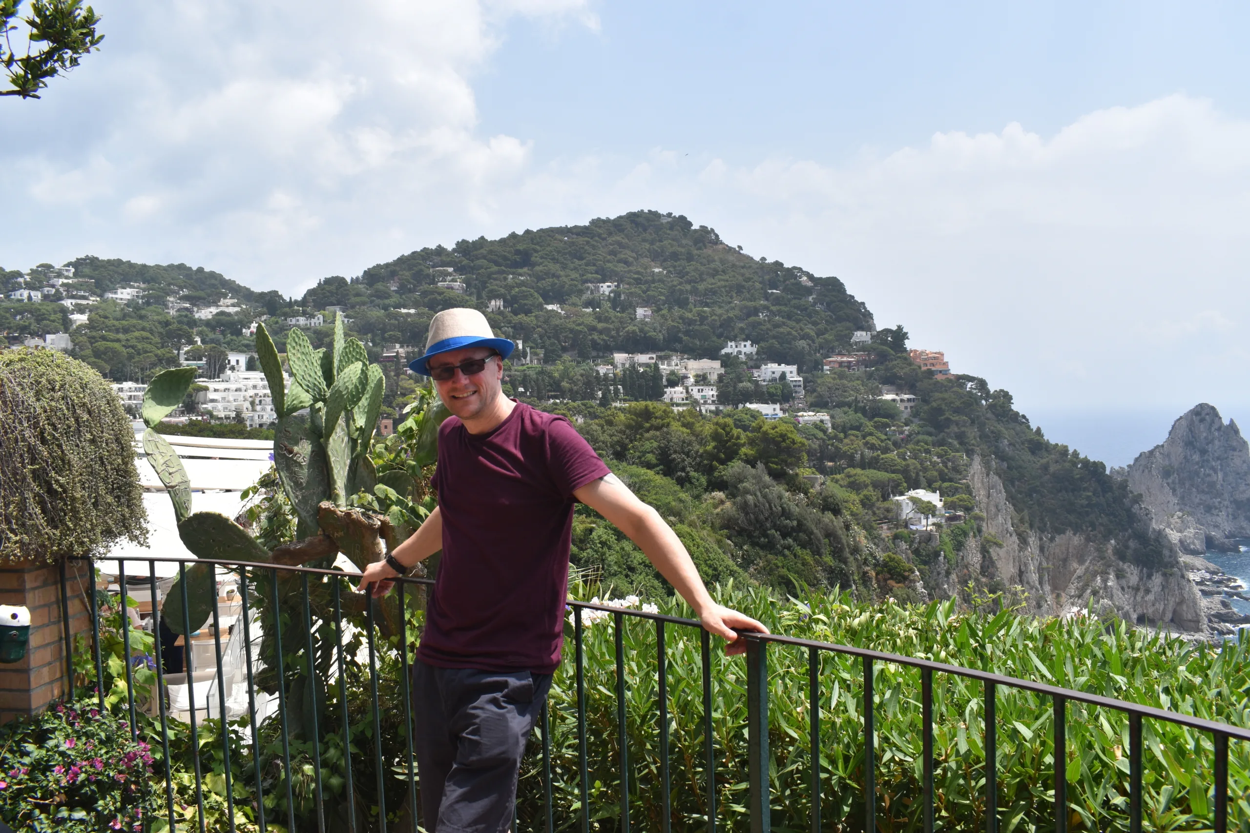 picture of lee silsby with mountain in background, who lived paycheck to paycheck