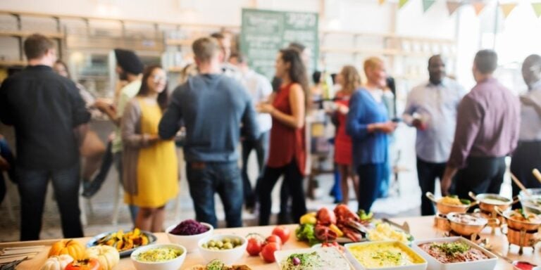 group of 20 people eating easy meals for large family gatherings