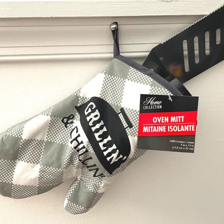 grillin' oven mitt with grill tool and seasoning, hanging like stocking