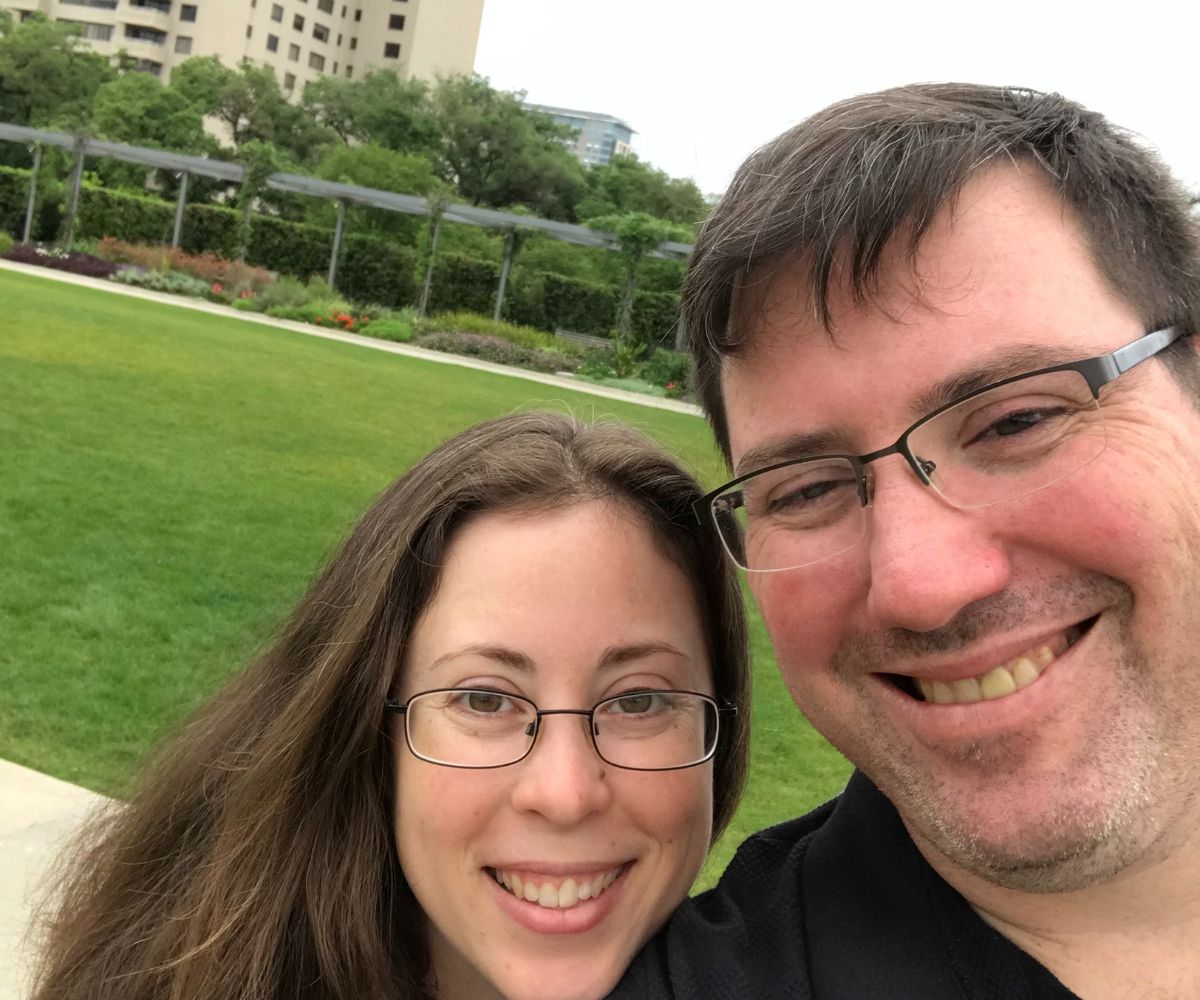 couple in front of green grass in Houston Museum district