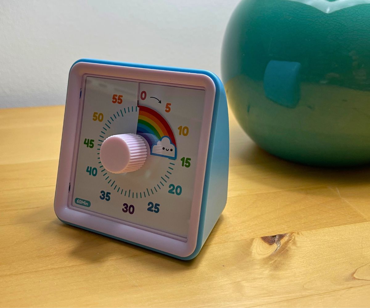 small square timer with colorful rainbow set to 15 minutes left