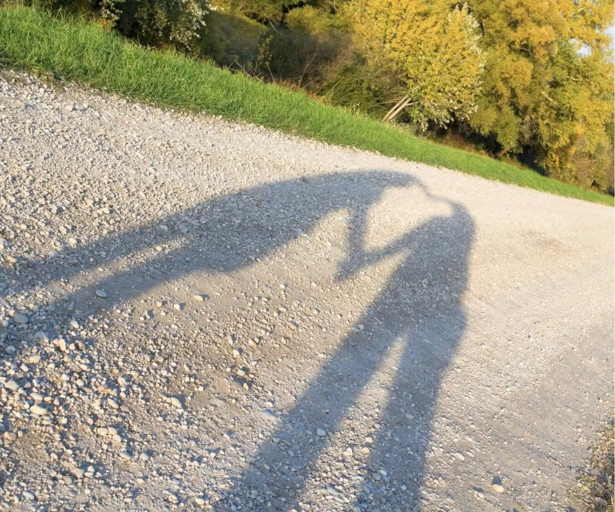couple shadow with them making a big heart with their arms