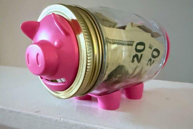 bright pink pig mason jar bank with $20s in it